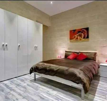 Seafront 1 Bedroom Maisonette *