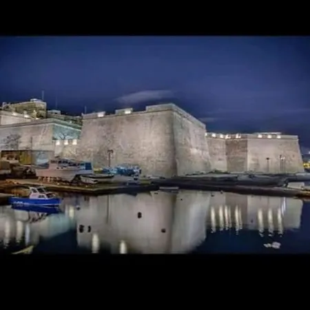 Seafront 1 Bedroom Maisonette Lejlighed *